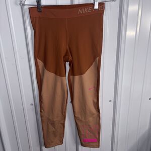 NIKE PRO women’s 3/4 Leggings Size Medium